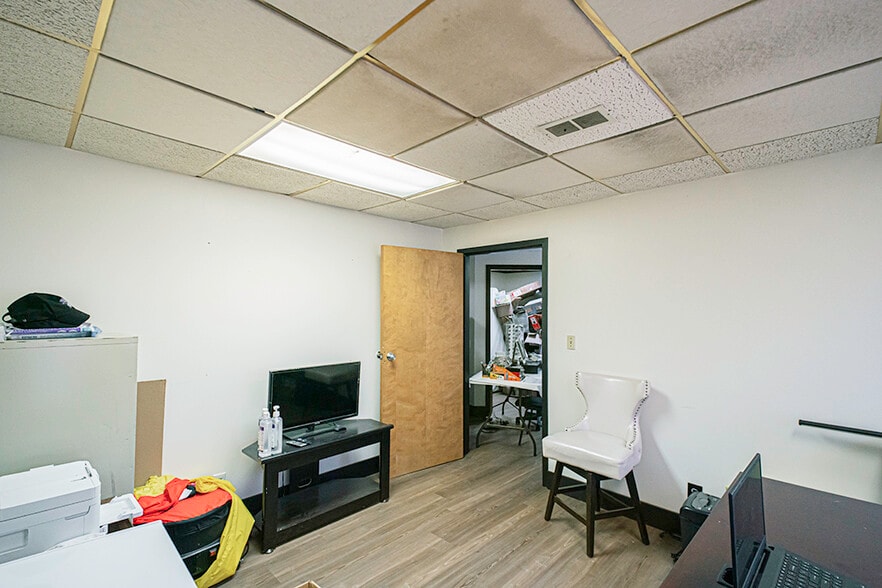 More Photos Of 1312 13th St, Wichita Falls Office For Sale