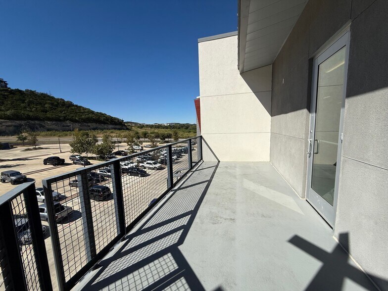 More Photos Of 20327 W Interstate 10, San Antonio Office For Lease
