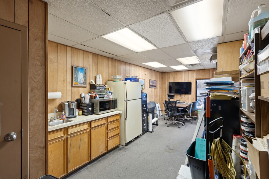 More Photos Of 4931 Grisham Dr, Rowlett Warehouse For Sale