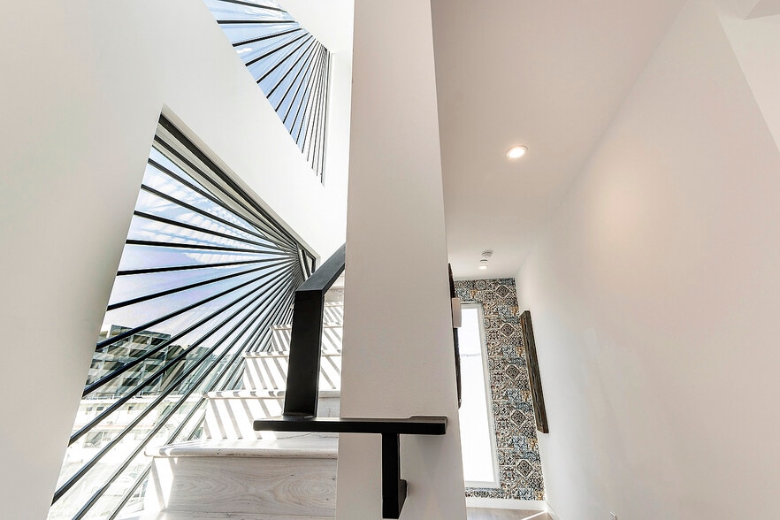 More Photos Of 1002 N Hudson Ave, Los Angeles Apartments For Sale