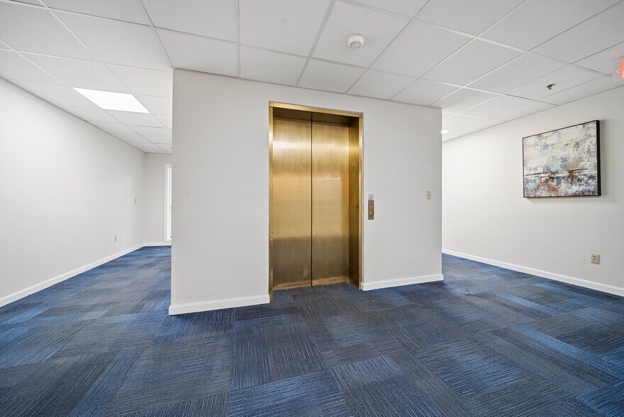More Photos Of 75 Gilcreast Rd, Londonderry Office For Sale