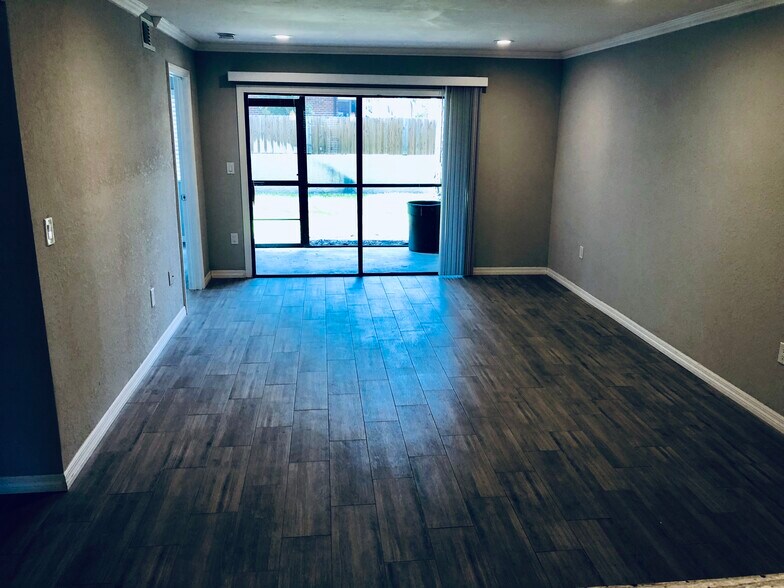 More Photos Of 115 112th Ave NE, Saint Petersburg Specialty For Sale