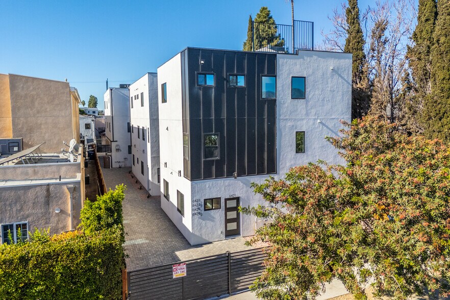 Primary Photo Of 6421 Troost Ave, North Hollywood Apartments For Sale