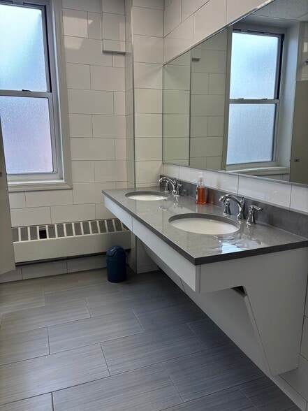 More Photos Of 337-343 Merrick Rd, Lynbrook Office For Sale