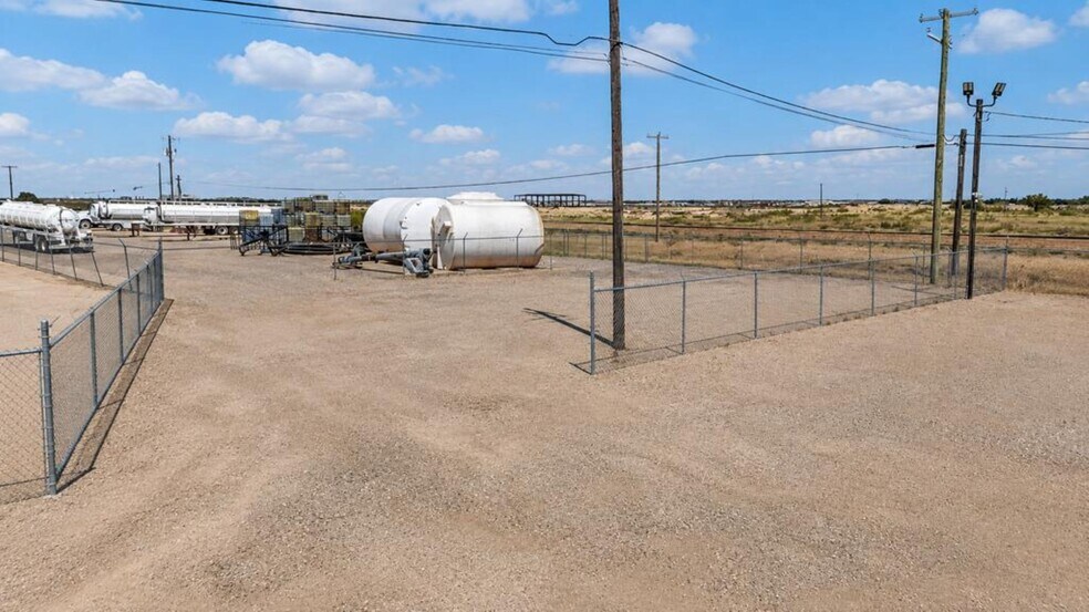 More Photos Of 10714 W County Road 72, Midland Warehouse For Lease