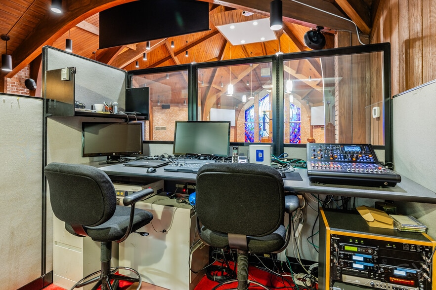 More Photos Of 1437 Oakton St, Park Ridge Specialty For Sale