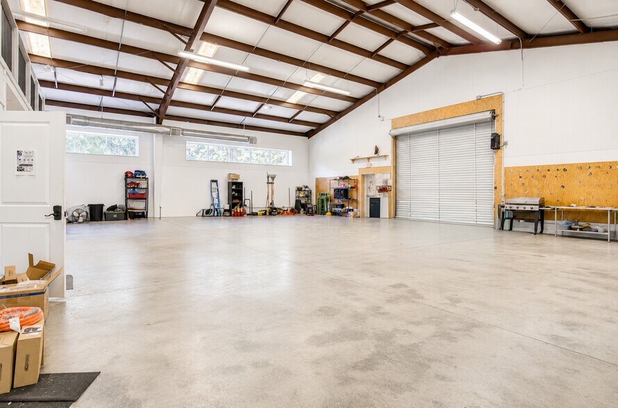 More Photos Of 165 Coile Dr, Athens Light Manufacturing For Sale