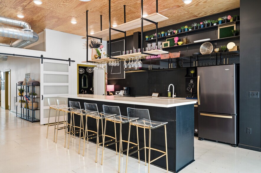 More Photos Of 102 State St N, Waseca Office For Lease