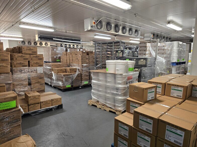 More Photos Of 4820 Washington St, Skokie Warehouse For Sale