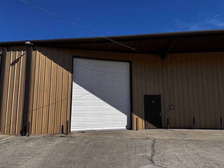 More Photos Of 4169 Hillsborough Ave, Tampa Warehouse For Lease