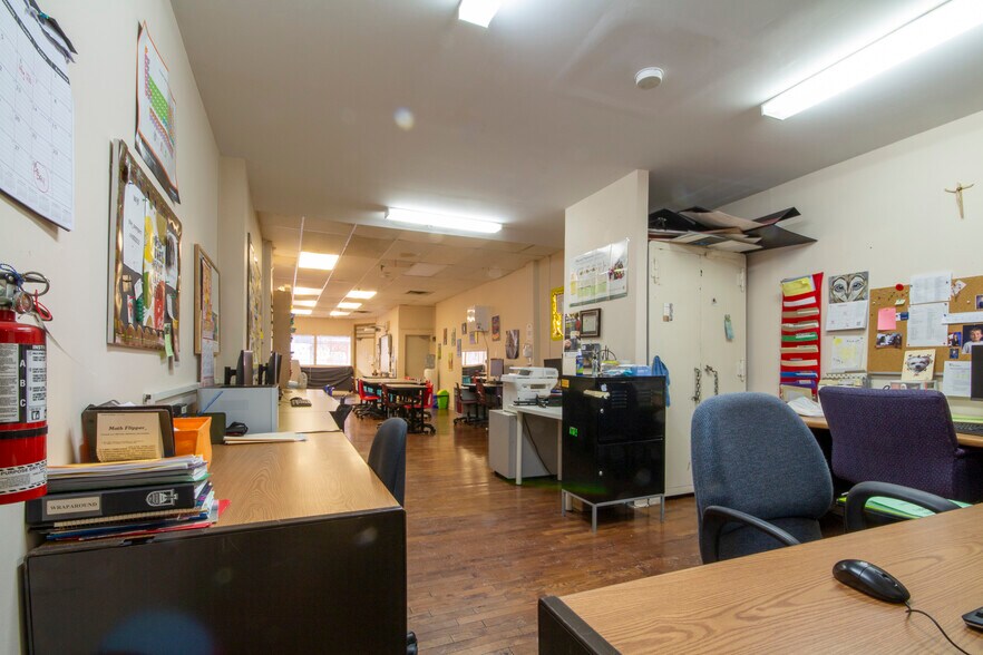 More Photos Of 138 James St N, Hamilton Storefront Retail Residential For Lease