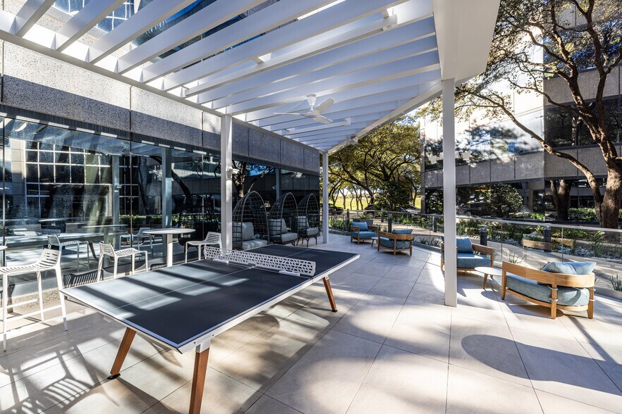 More Photos Of 1501-1507 Lyndon B Johnson Fwy, Dallas Unknown For Lease