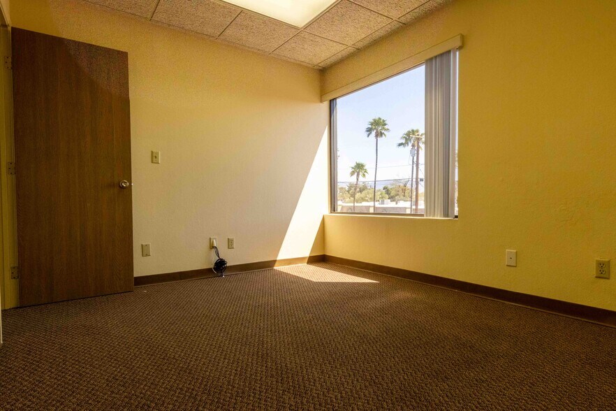 More Photos Of 6842 E Tanque Verde Rd, Tucson Freestanding For Lease