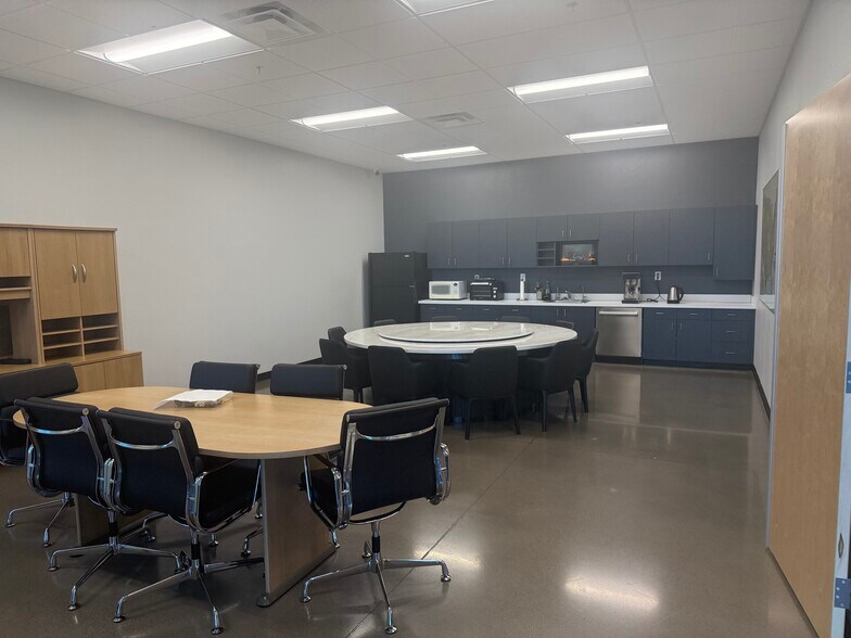 More Photos Of 7660 Dean Martin Dr, Las Vegas Warehouse For Lease