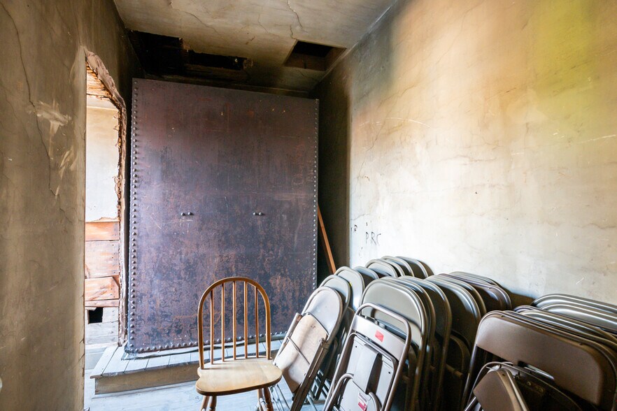 More Photos Of 101 N Market St, Schaefferstown General Retail For Sale