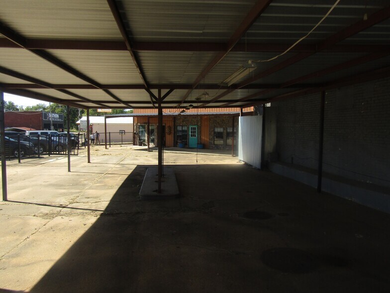 More Photos Of 9 NW Martin Luther King Ave, Idabel General Retail For Sale
