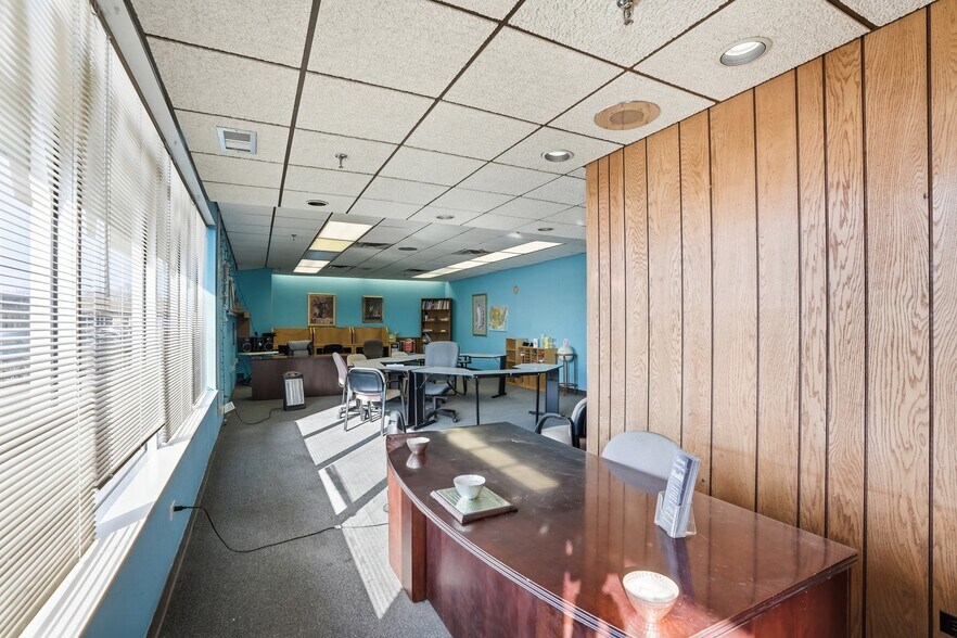 More Photos Of 17704-17718 Oak Park Ave, Tinley Park Office For Sale