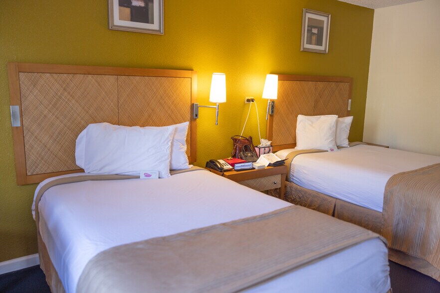 More Photos Of 820 Market St, Cheraw Hotel For Sale