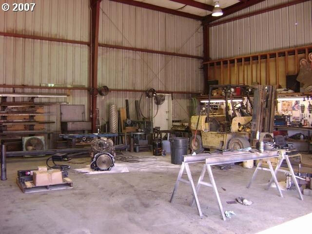 More Photos Of 210 Crestview St, Sutherlin Warehouse For Sale