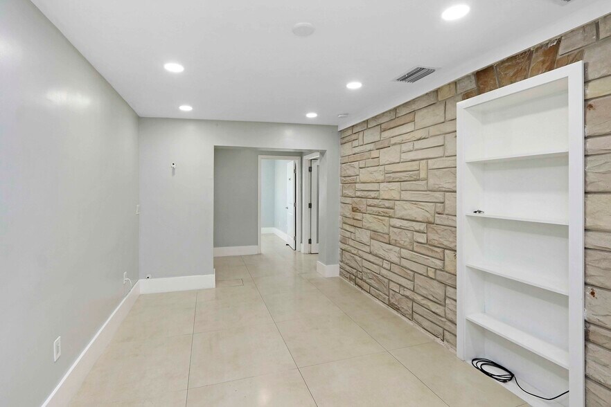 More Photos Of 70 NW 8th St, Homestead Medical For Lease