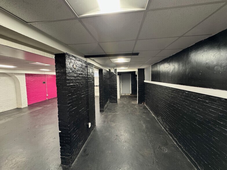 More Photos Of 1013 N Charles St, Baltimore Storefront Retail Office For Lease