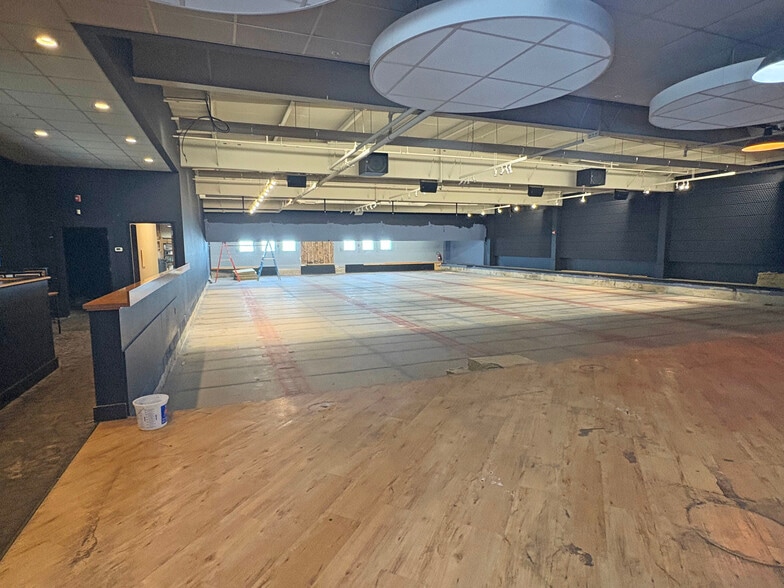 More Photos Of 725 Broadway, South Portland Restaurant For Sale