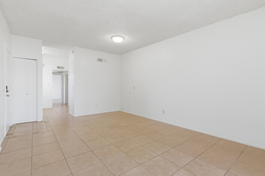 More Photos Of 2828 E Tierra Buena Ln, Phoenix Multifamily For Sale