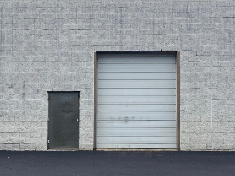 More Photos Of 90 Colin Dr, Holbrook Research And Development For Lease