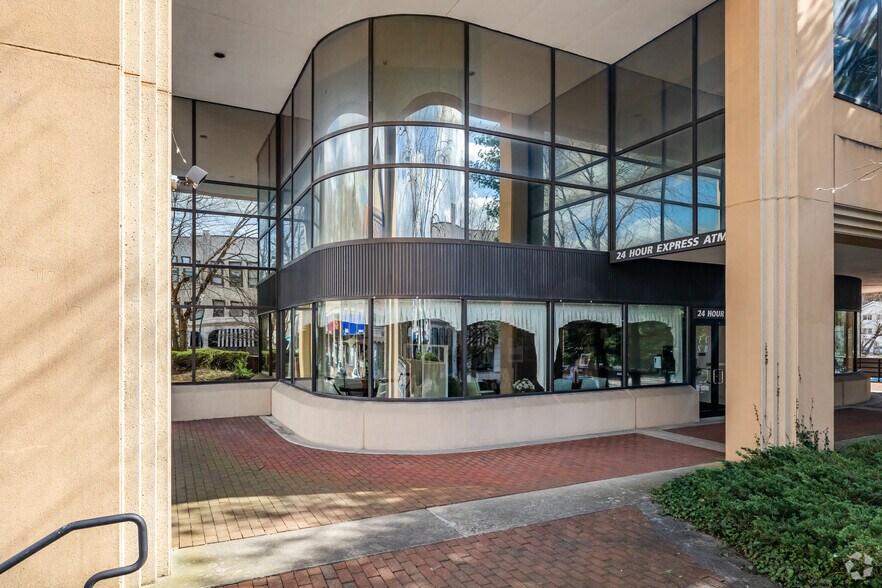 More Photos Of 70 Glen St, Glen Cove Medical For Lease