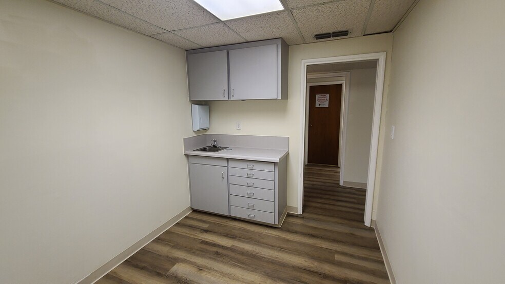 More Photos Of 215 China Grade Loop, Bakersfield Medical For Sale