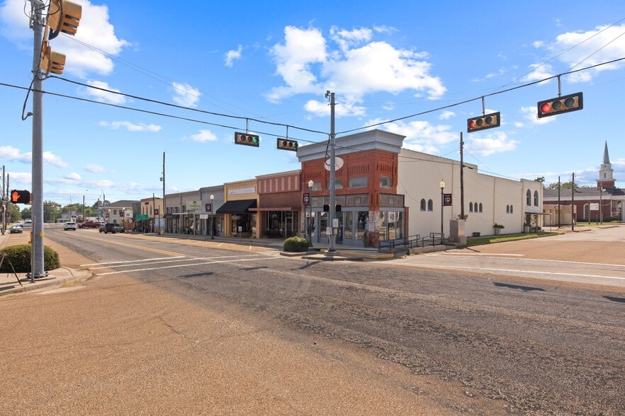 More Photos Of 219 N Main St, Winnsboro Storefront For Sale