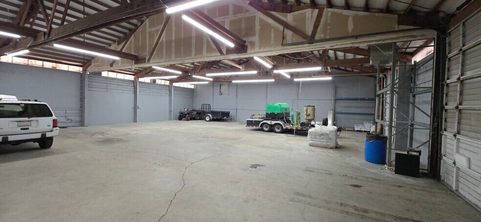 More Photos Of 197 SW Dennis Ave, Hillsboro Industrial For Lease