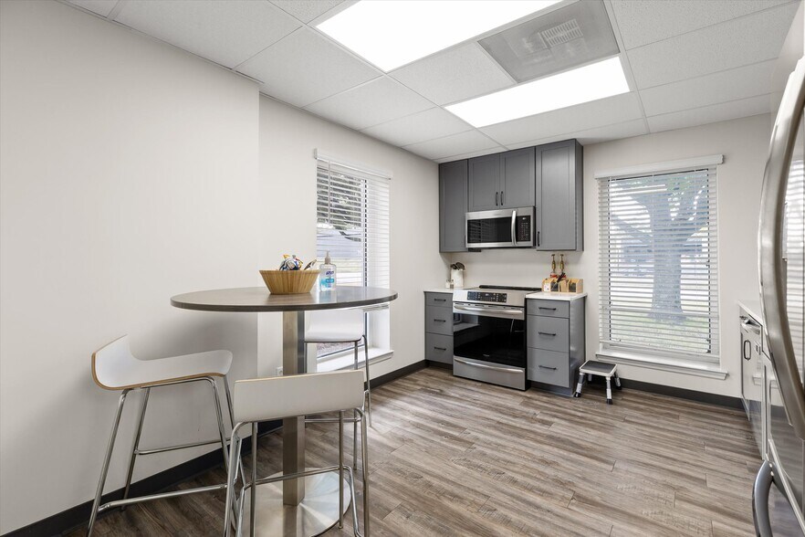 More Photos Of 3200 N Hawthorne St, Chattanooga Flex For Sale