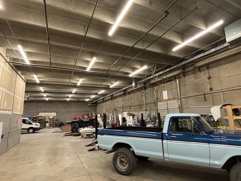 More Photos Of 3000-3066 S Platte River Dr, Englewood Warehouse For Lease