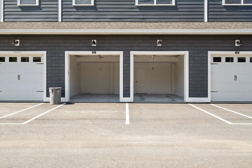 More Photos Of 3 Quill Lane, Barrington Apartments For Lease