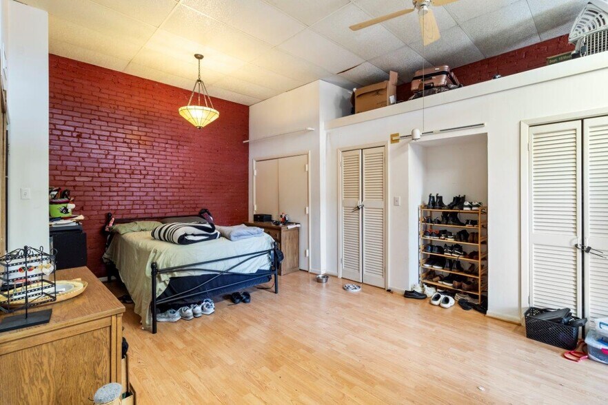 More Photos Of 106 E 26th St, Bryan Office For Lease