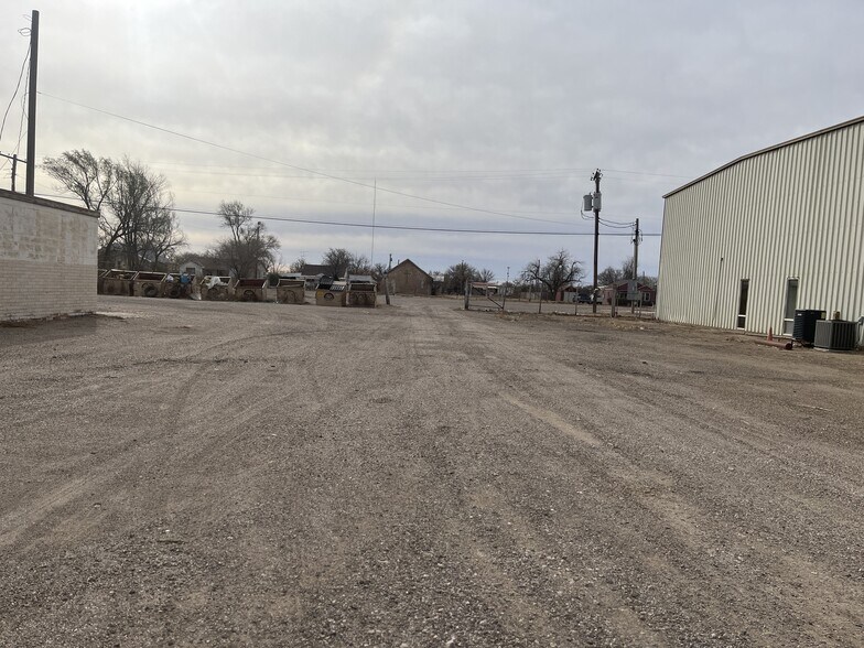 More Photos Of 1012 E Waylon Jennings Blvd, Littlefield Industrial For Sale
