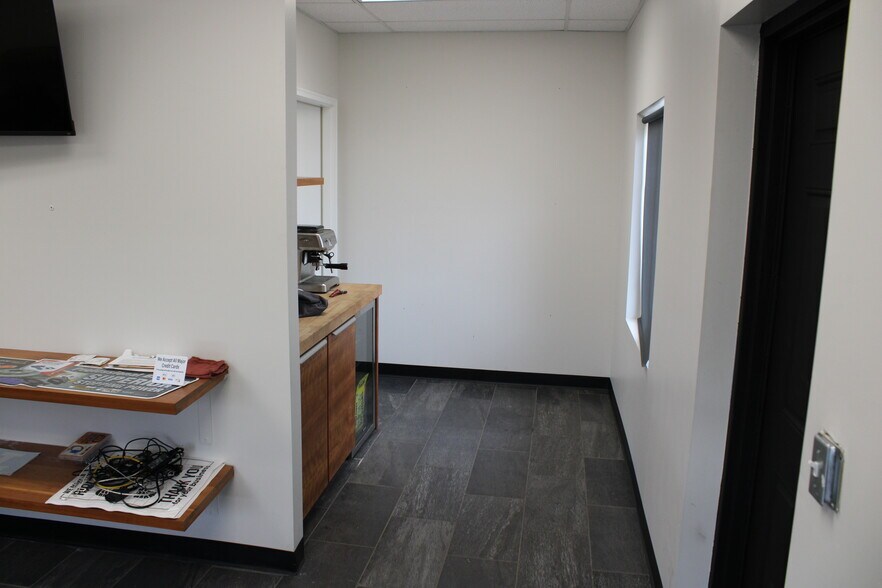 More Photos Of 601 13th Ave S, Hopkins Warehouse For Sale