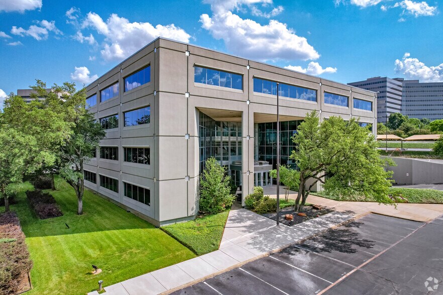 Primary Photo Of 130 E John Carpenter Fwy, Irving Office For Sale