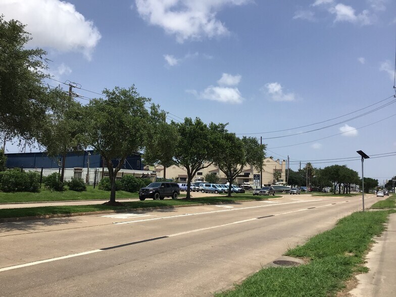 More Photos Of 921 Lawrence Rd, Kemah Industrial For Sale