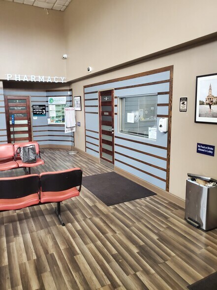 More Photos Of 2575 W Broad St, Columbus Office For Sale