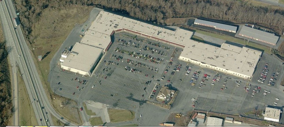 More Photos Of 40 Newberry Commons, Etters Unknown For Lease