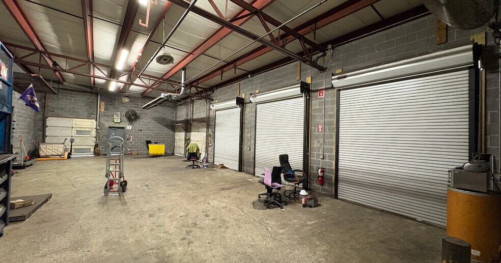 More Photos Of 3700-3702 Bank St, Baltimore Light Distribution For Sale