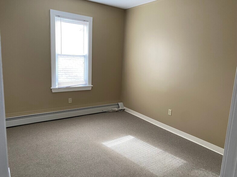 More Photos Of 512 N Front St, New Bedford Storefront Retail Residential For Sale