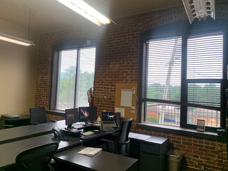 More Photos Of 16 N Trade St, Tryon Office For Sale