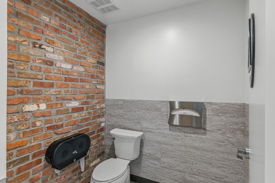 More Photos Of 1113 Castro Way, Sacramento Office For Sale