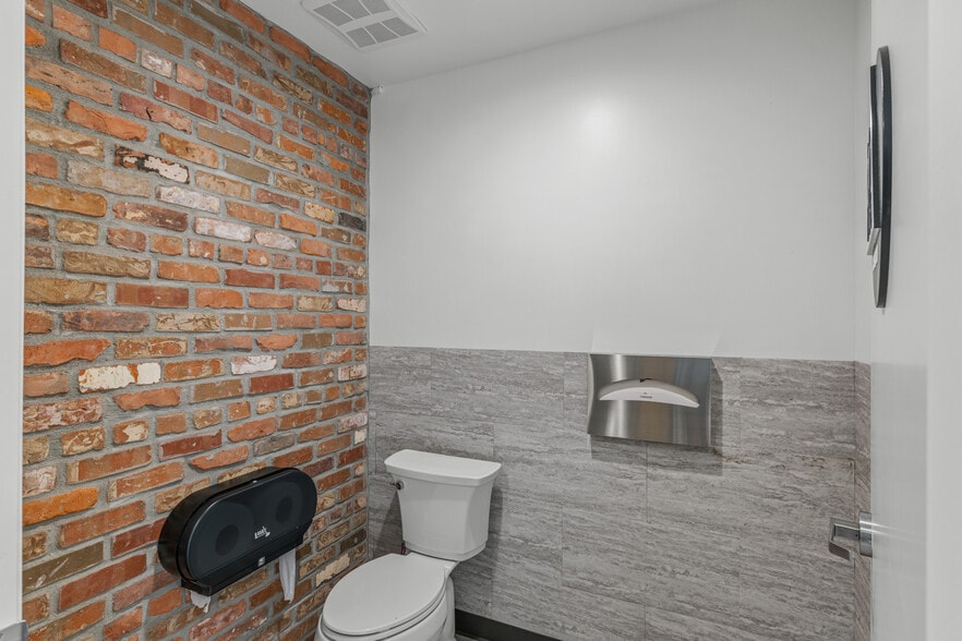 More Photos Of 1113 Castro Way, Sacramento Office For Sale