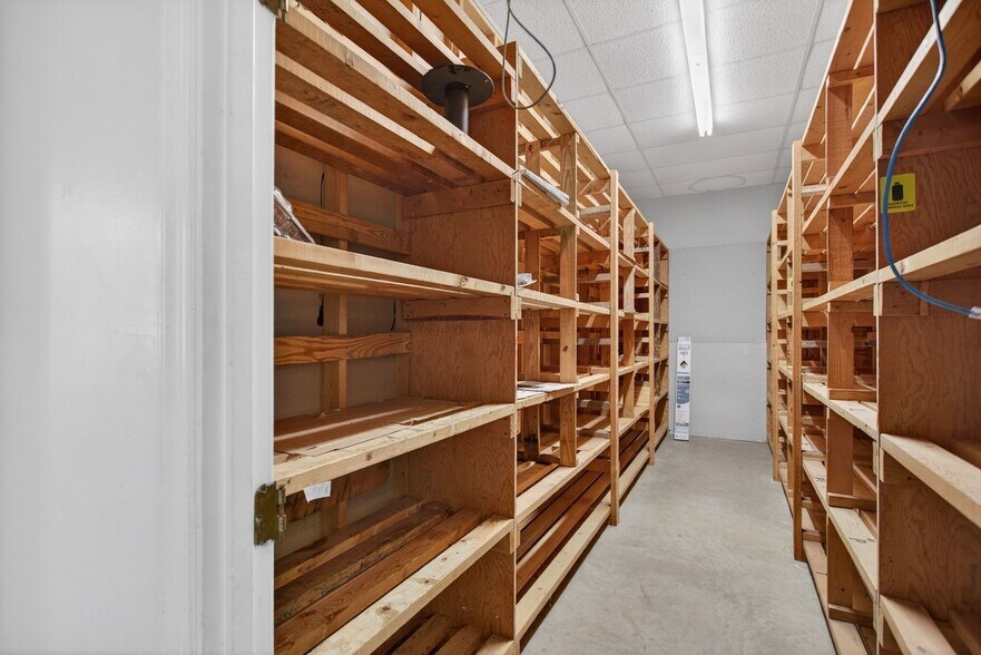 More Photos Of 52 Mid Valley Ln, Verona Warehouse For Sale