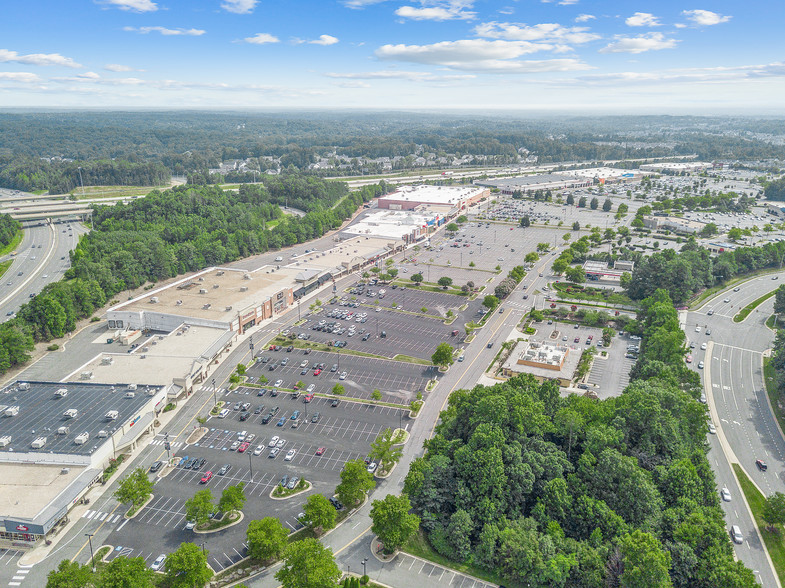 More Photos Of 13033 Fair Lakes Shopping Ctr, Fairfax General Retail For Sale
