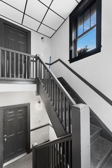 More Photos Of 1301 Pennsylvania St, Gary Apartments For Sale